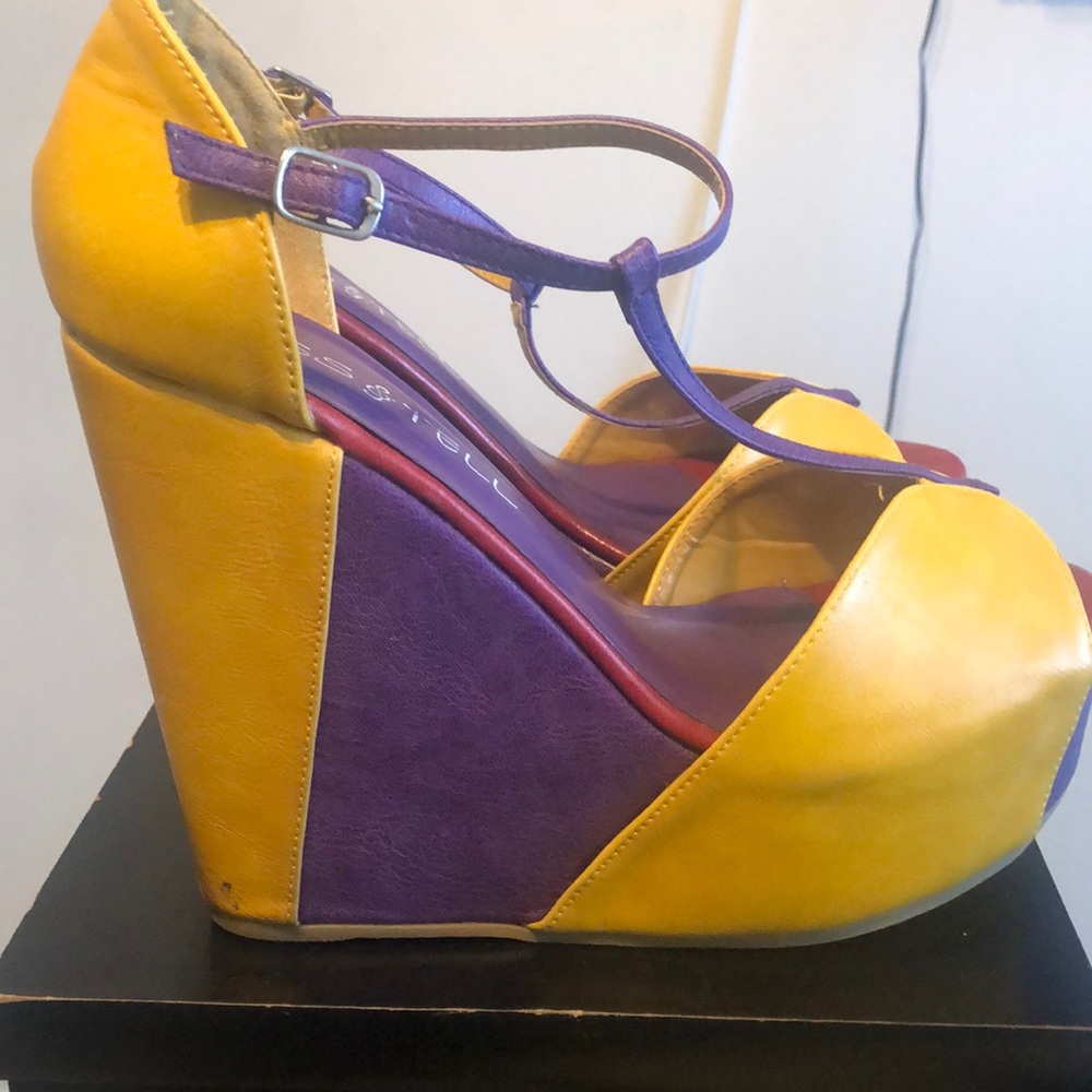 Wedge shoes